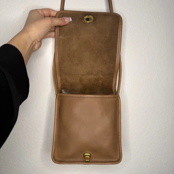 Coach Vintage Compact Leather Crossbody Bag Tan Brass Hardware - Picture 7 of 10